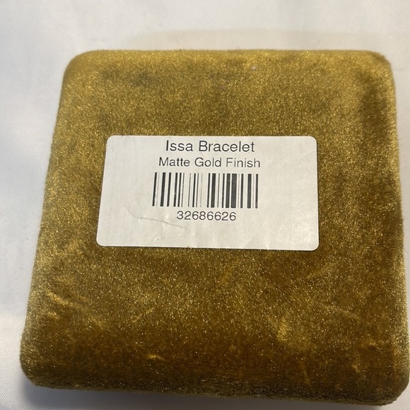 Jennifer Jones Issa Cube Charm Matte Gold Finish Statement Bracelet - Picture 5 of 5